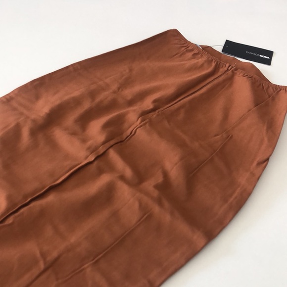 New pencil skirt never worn Burt orange color - Picture 3 of 3